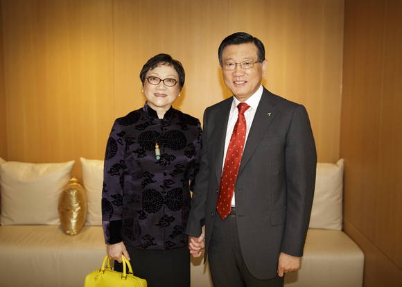 4일 저녁 서울 소공동 롯데호텔에서 만난 박삼구 한중우호협회 회장과 덩룽 중국국제우호연락회 부회장(왼쪽). (사진제공=금호아시아나그룹)