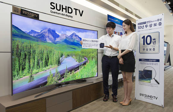 삼성전자가 퀀텀닷 SUHD TV ‘번인’에 대한 10년간 무상보증 프로그램을 시행한다. (사진제공=삼성전자)