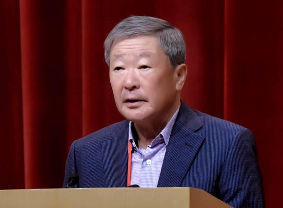 7월 임원세미나에서 발언 중인 구본무 LG 회장. (사진제공=LG그룹)