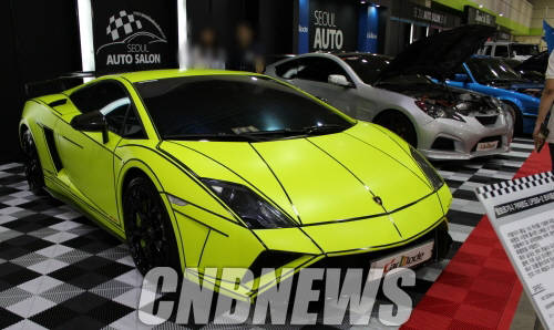 람보르기니 가야르도를 비롯한 다양한 튜닝카들. (사진=정의식 기자)