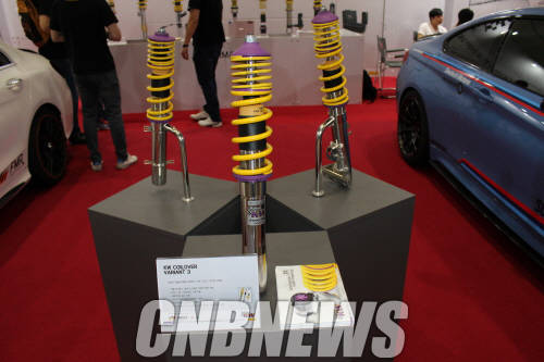 독일 서스펜션 브랜드 KW의 서스펜션 제품들. (사진=정의식 기자)