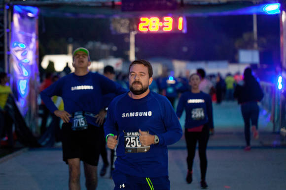 23일(현지시간) 멕시코시티 승마 경기장에서 열린 ‘나이트 런(Night Run)’ 행사에 약 2500여명의 소비자가 참석했다. (사진제공=삼성전자)