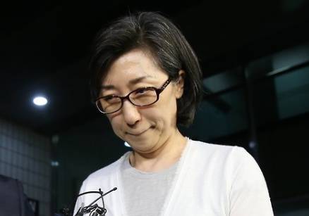 지난 6월14일 서울 남부지검에서 조사를 마치고 나오는 최은영 유수홀딩스 회장의 모습. (사진=연합뉴스)