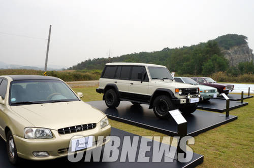 펀파크 존 한쪽에는 현대차의 단종 모델들이 전시되어 있었다. (왼쪽부터)베르나, 갤로퍼, 프레스토, 코로나 순. (사진=손강훈 기자)