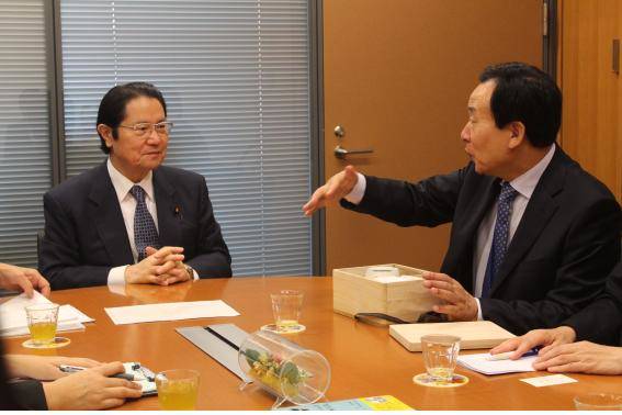 애토 세이시로 자민당 중의원(우) 박홍률 목포시장(좌).