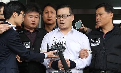 취재진의 질문에 답변하는 성병대씨 모습. (사진=연합뉴스)