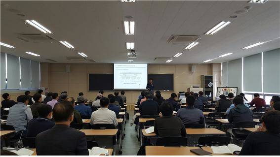 지난 19일 한국소방안전협회 경기북부지부 전용교육장서 '소방시설 내진설계 특별교육'을 실시하고 있다(사진=한국소방안전협회)